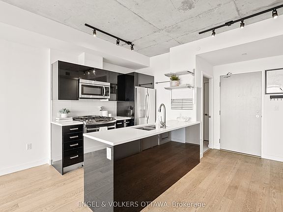 5th image of 224 Lyon St N #907