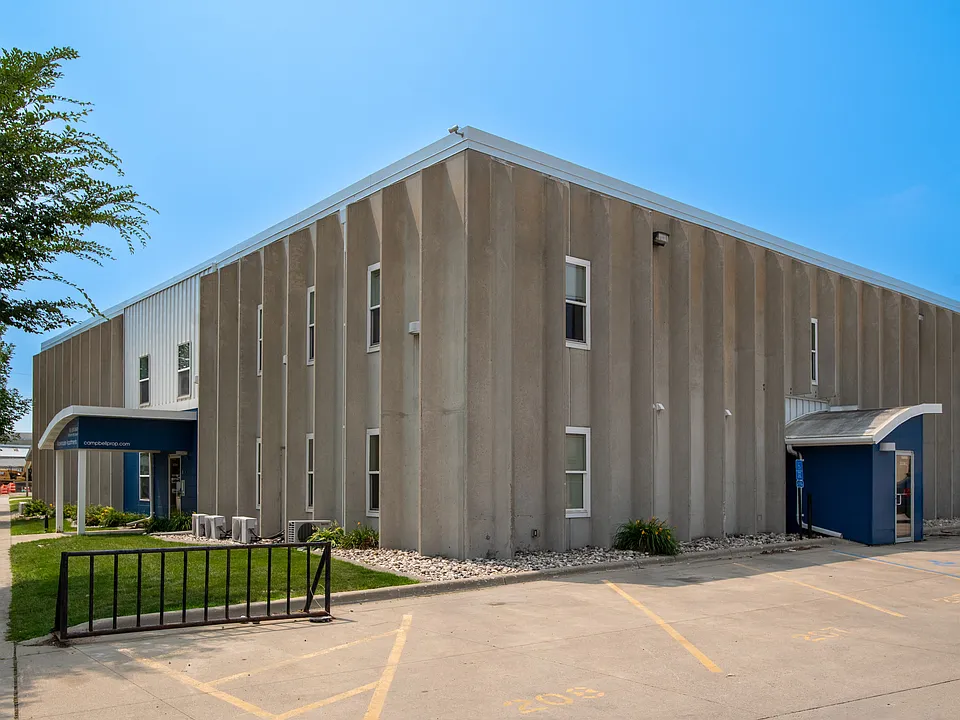 24 8th St N