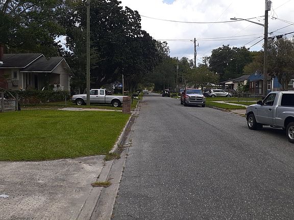 4th image of 3133 Gilmore St
