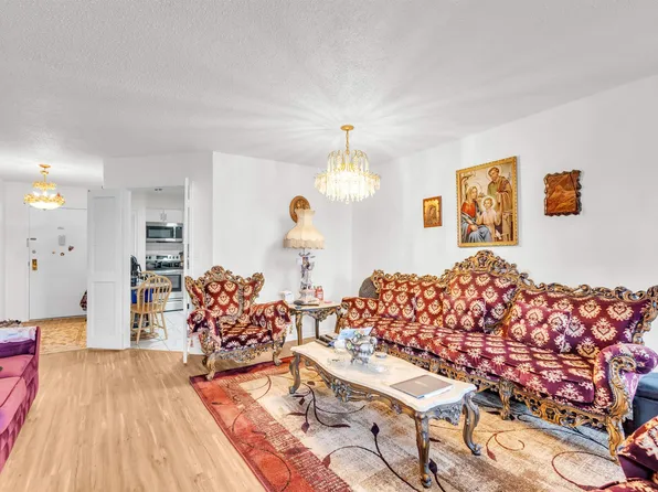 2508 Harmon Cove Tower image 4 of 24