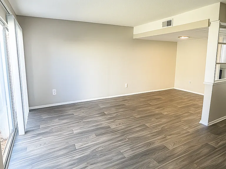100 Regency at Clemson — Photo 16