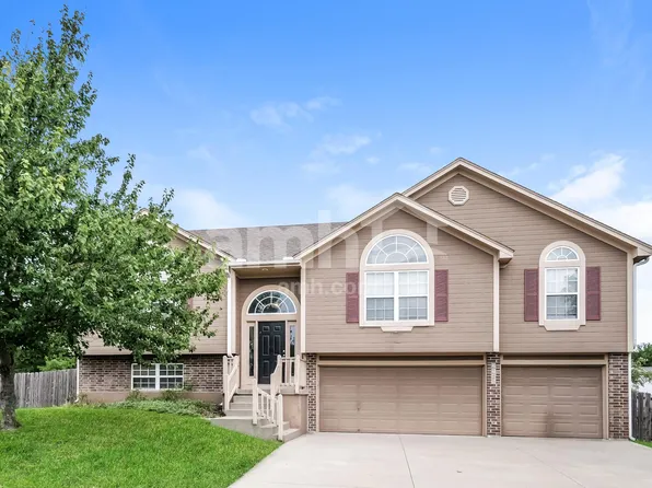 2188 E Sierra Dr, Raymore, MO 64083