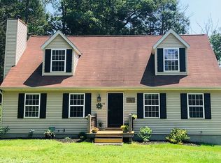 46 Whitins Rd, Sutton, MA 01590