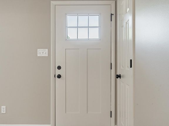 3rd image of 604 Hillcrest Rd