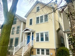 1432 W Barry Ave, Chicago, IL 60657