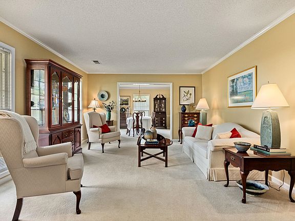 5th image of 1925 S Beechwood Dr