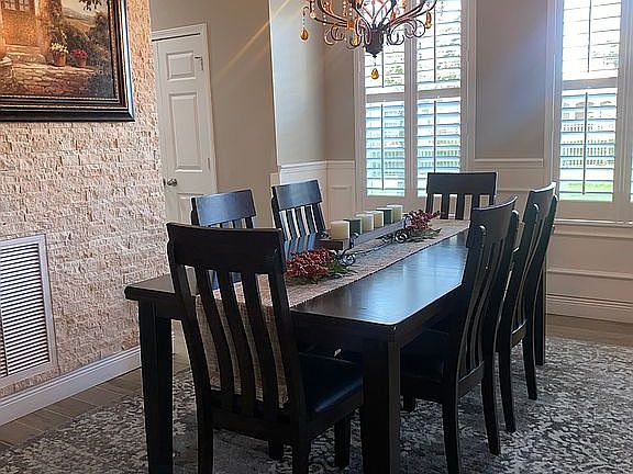 2nd image of 3144 Winglewood Cir