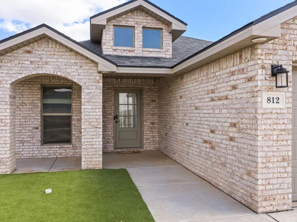 812 E 32nd St, Wolfforth, TX 79382