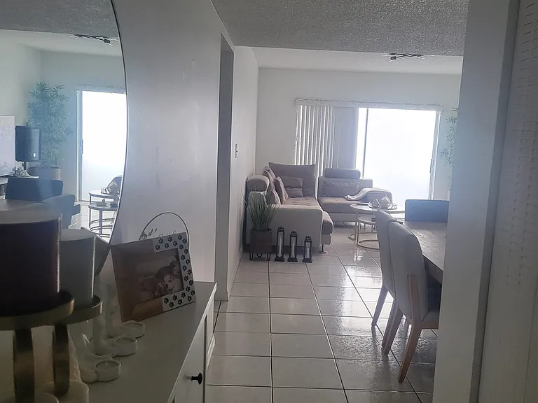 1461 W 42nd St #303 — Photo 3