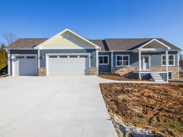 N1684 Williams Plz, Lake Geneva, WI 53147