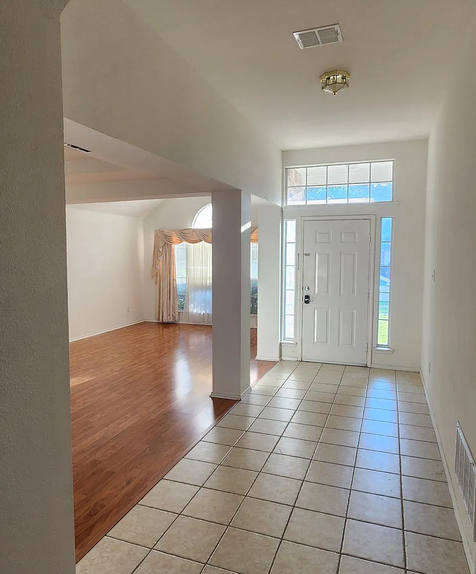 4 bed, 2060 sqft, $2,400 — Photo 4