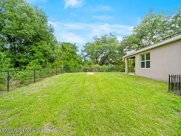 4 bed, 2.0 bath, 1830 sqft, $2,400 — Photo 4