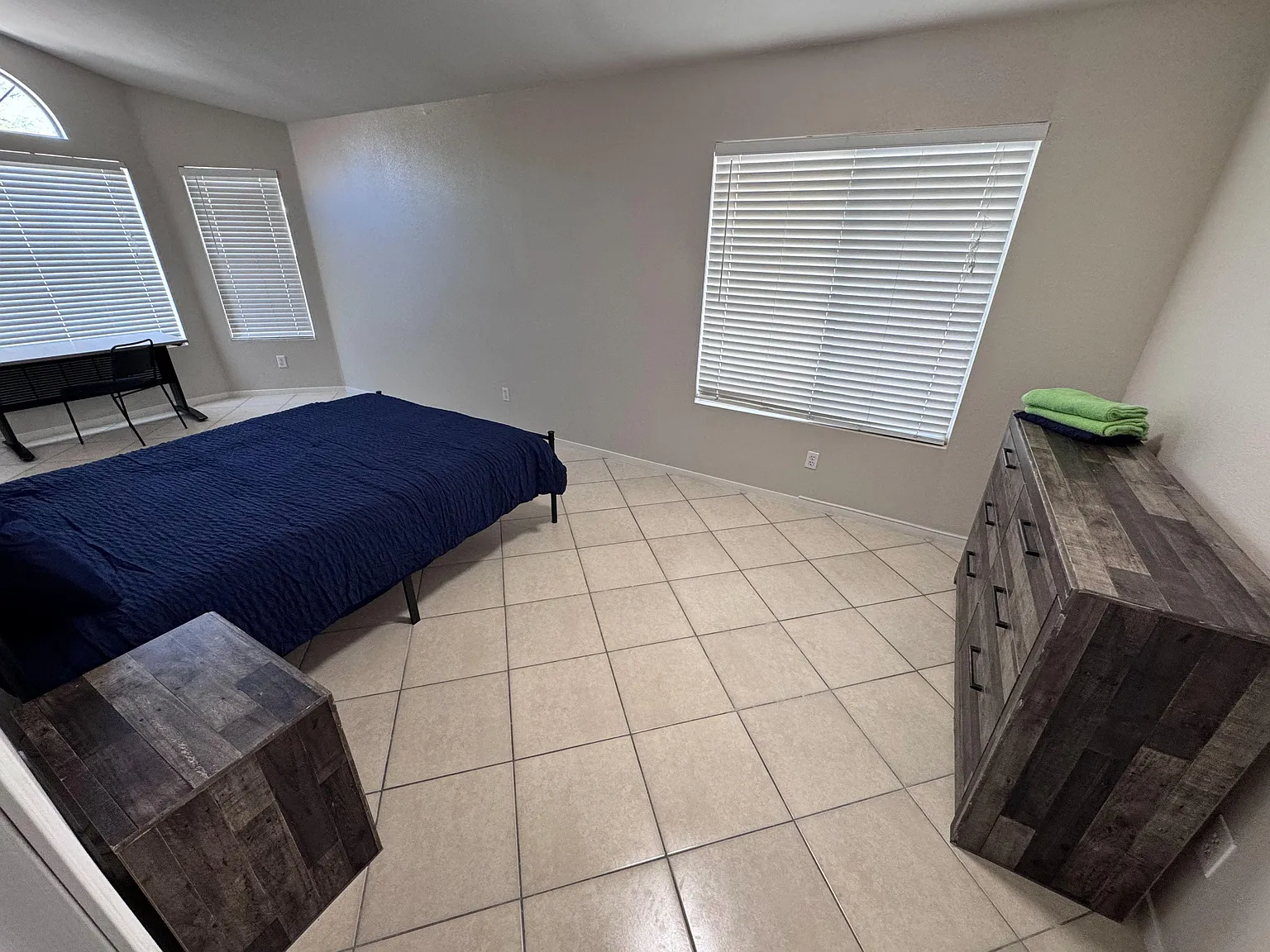 4 bed, 2.0 bath, 1632 sqft, $957 — Photo 2