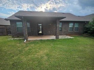 404 Scully Rd, Yukon, OK 73099