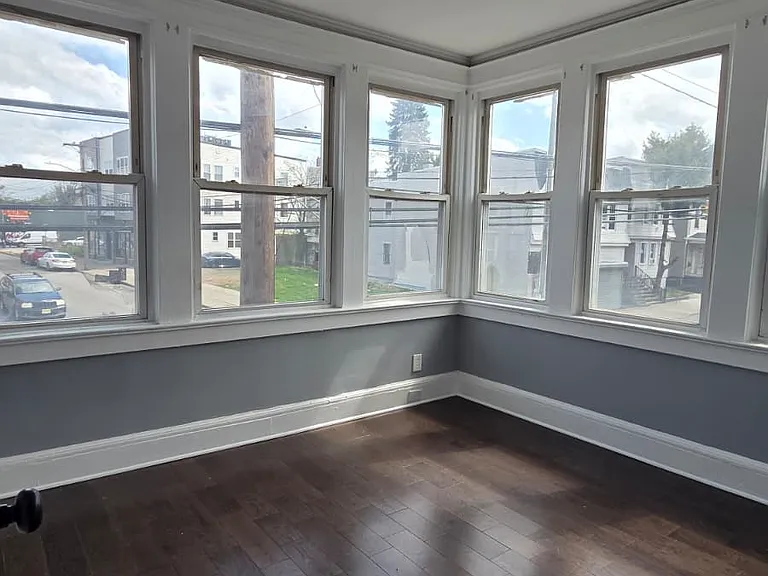 559 Grove St #2 — Photo 3