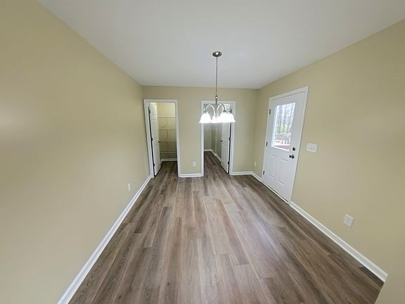 5th image of 182 N Burson Ave
