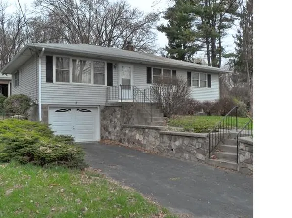 6 Lannis Ave, New Windsor, NY 12553