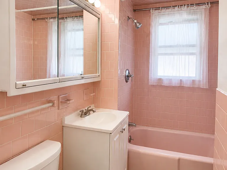 8 Mapleton St #2A — Photo 18