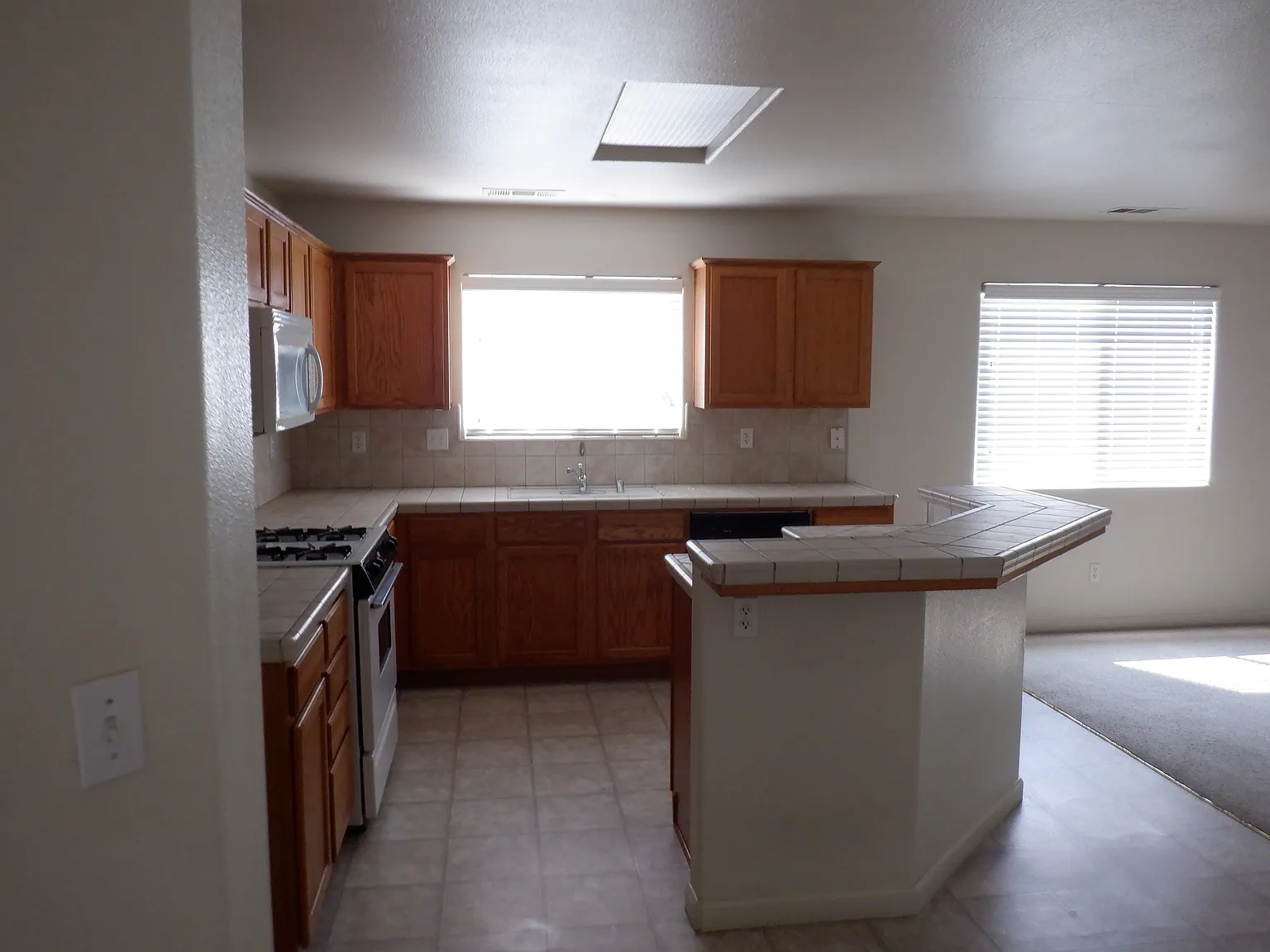 3 bed, 1495 sqft, $2,195 — Photo 3