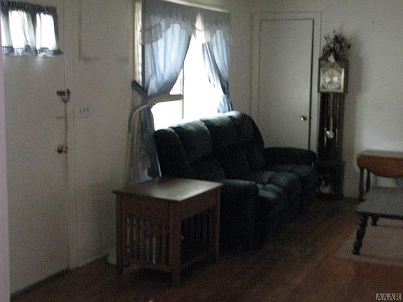5th image of 201 Gen Pettigrew Dr