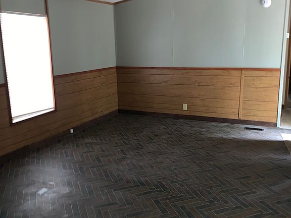 2nd image of 143 Thompson Rd