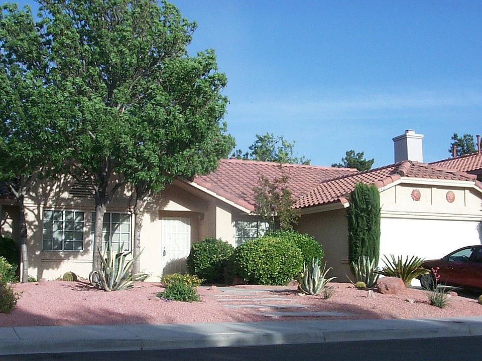 Lovely curb appeal!