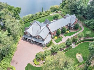 311 Algonquin Rd, Franklin Lakes Boro, NJ 07417