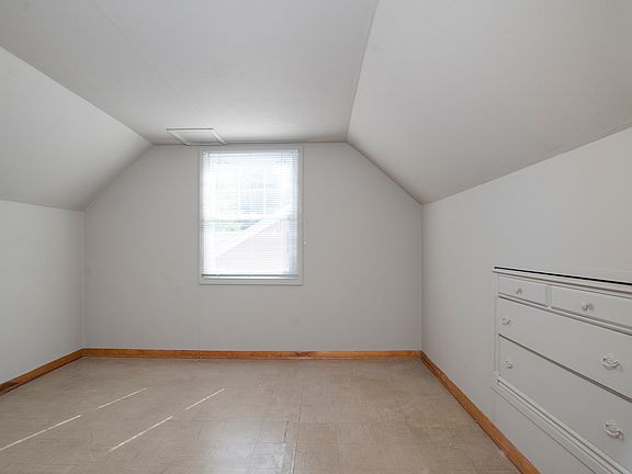 3rd image of 299 Danbury Dr