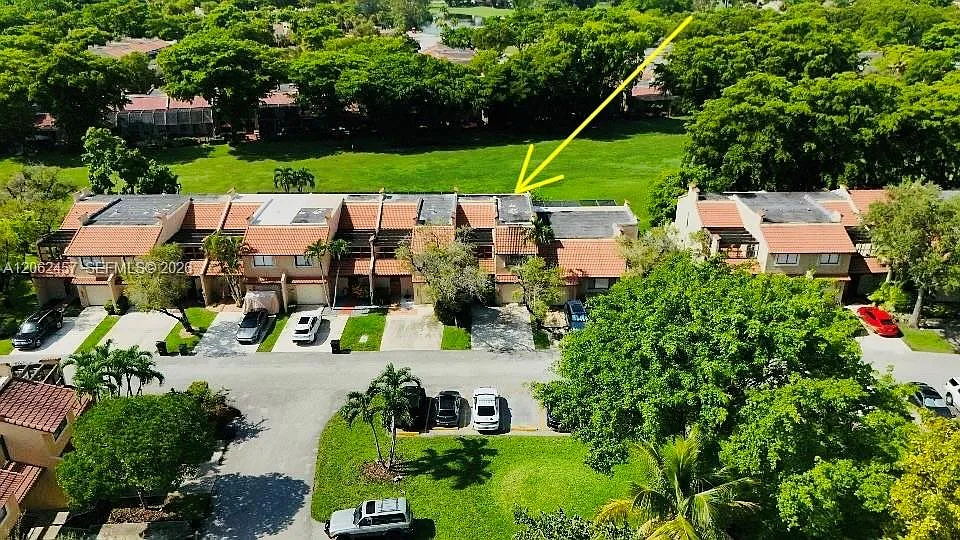 Costa Del Sol Condo R — Photo 4
