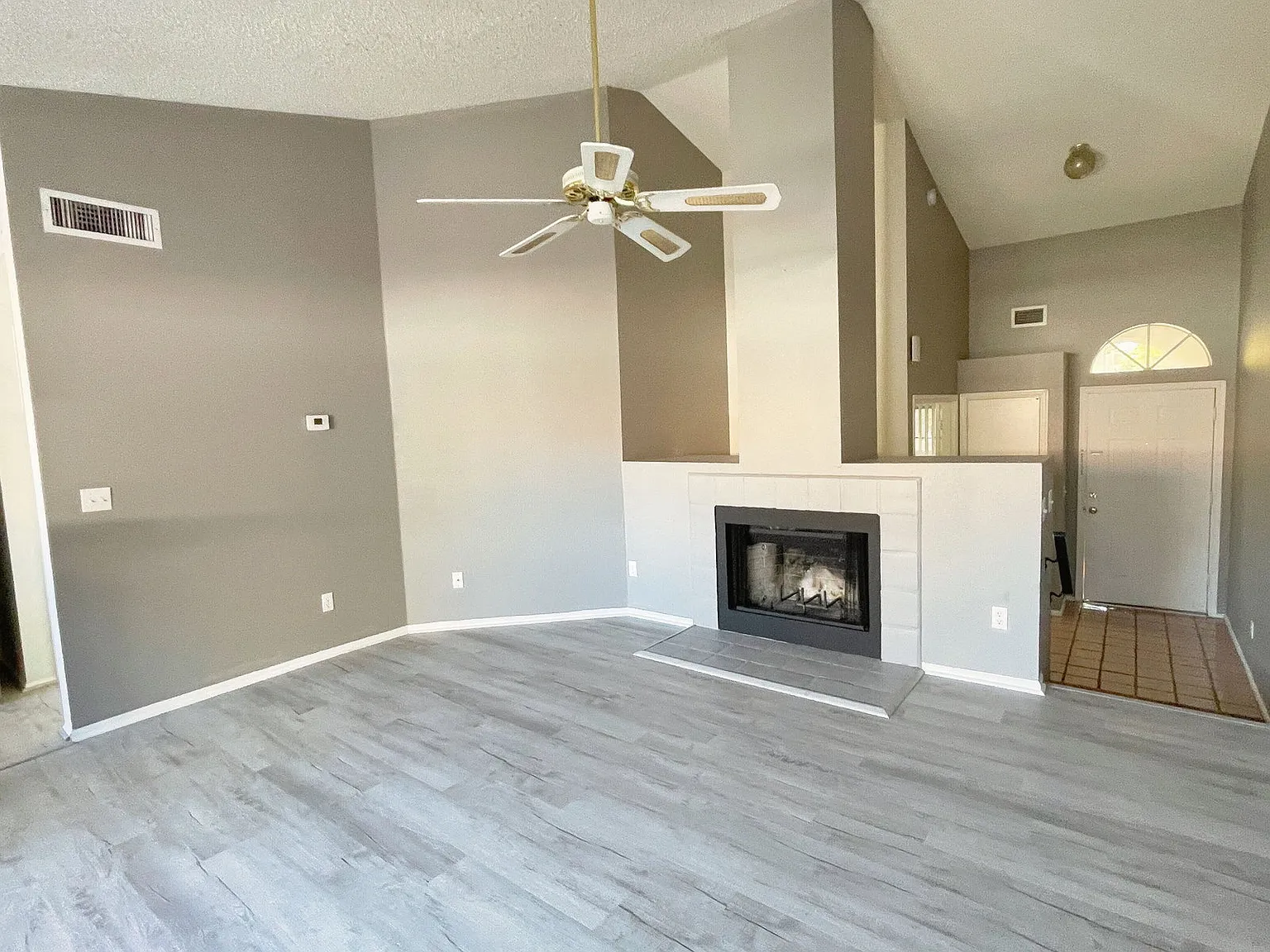 3 bed, 2.0 bath, 1358 sqft, $1,795 — Photo 3