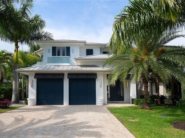 555 Fairway TER, NAPLES, FL 34103