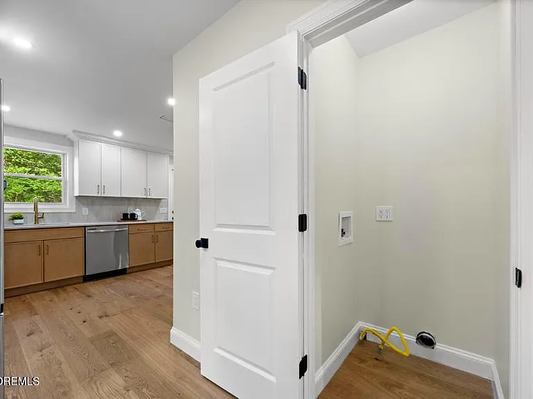 824 Dunlewy St — Photo 28