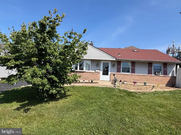 2962 Crafton Dr, Bensalem, PA 19020