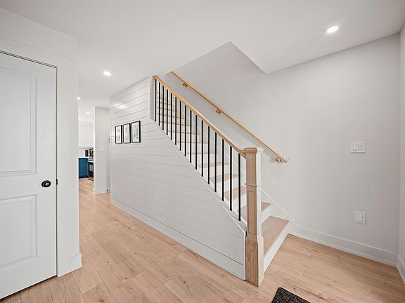 4th image of 35 Acadian Ave