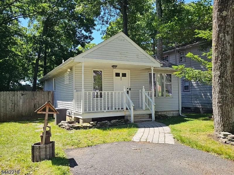 2 bed, 1.0 bath, $2,300 — Photo 1