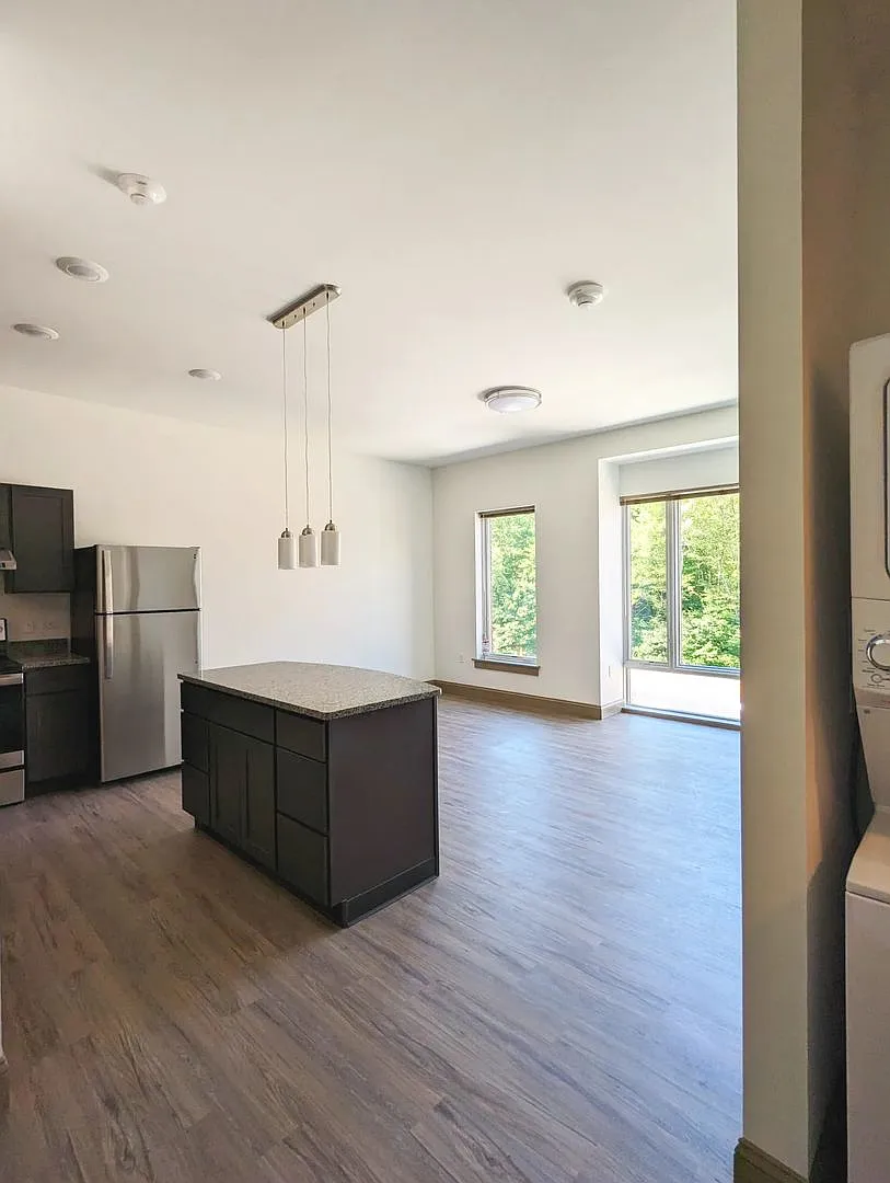 133 South East Commons — Photo 3
