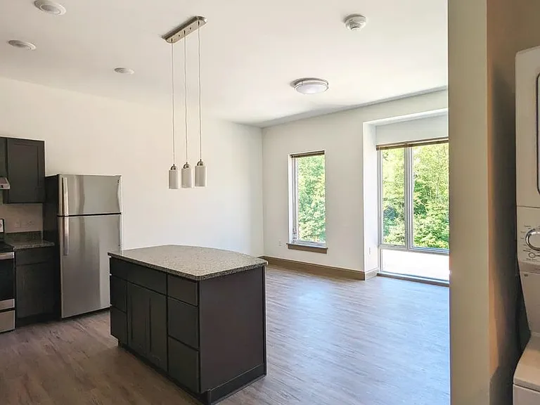 133 South East Commons — Photo 2