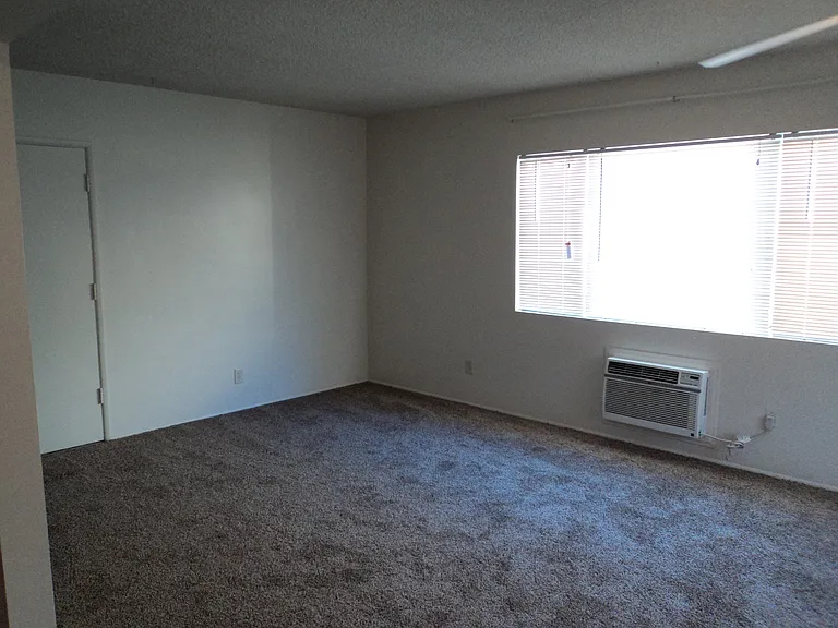 7424 Magnolia Ave #H — Photo 2