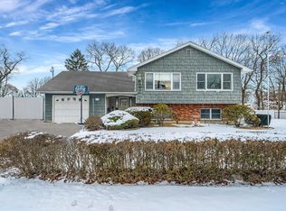 215 Eastwood Ave, Deer Park, NY 11729