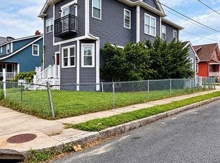 996 Walnut St, Fall River, MA 02720