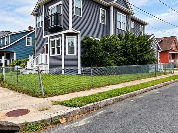 996 Walnut St, Fall River, MA 02720