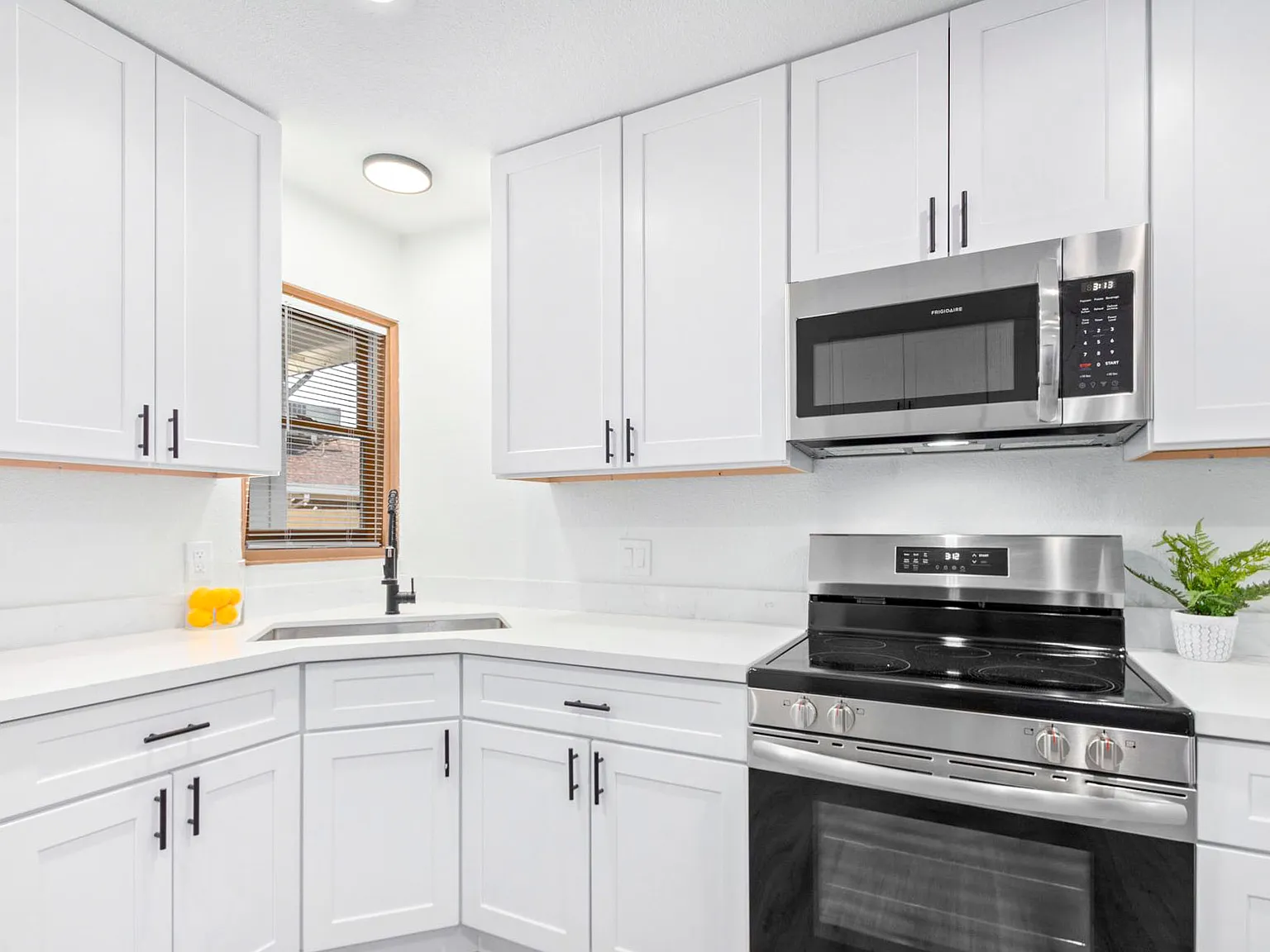 4 bed, 2.0 bath, 2100 sqft, $866 — Photo 3