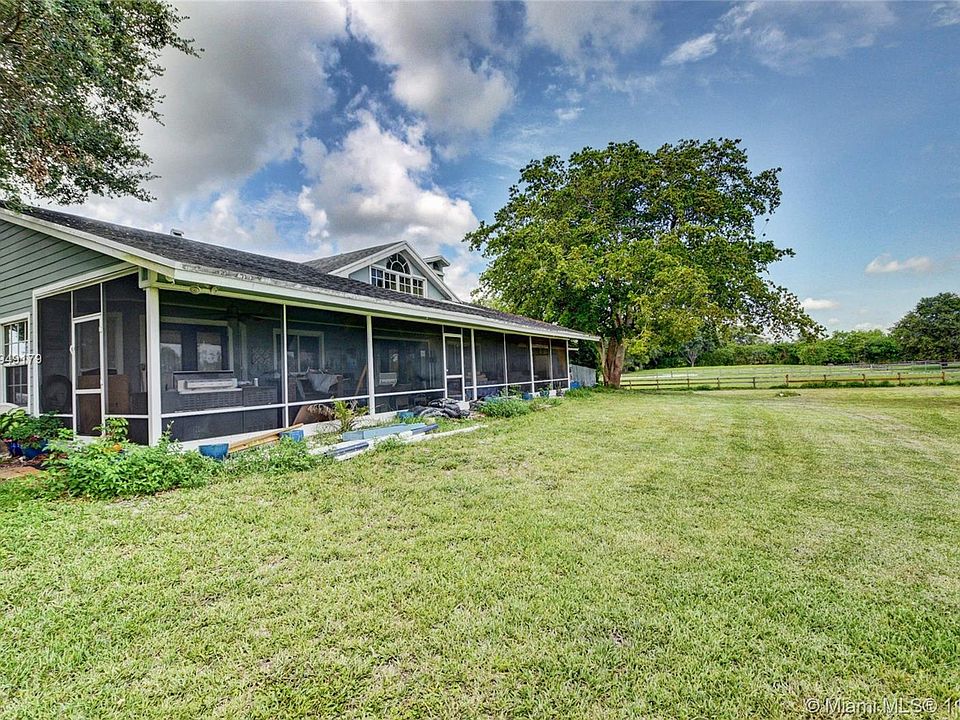 2nd image of 10235 La Reina Rd