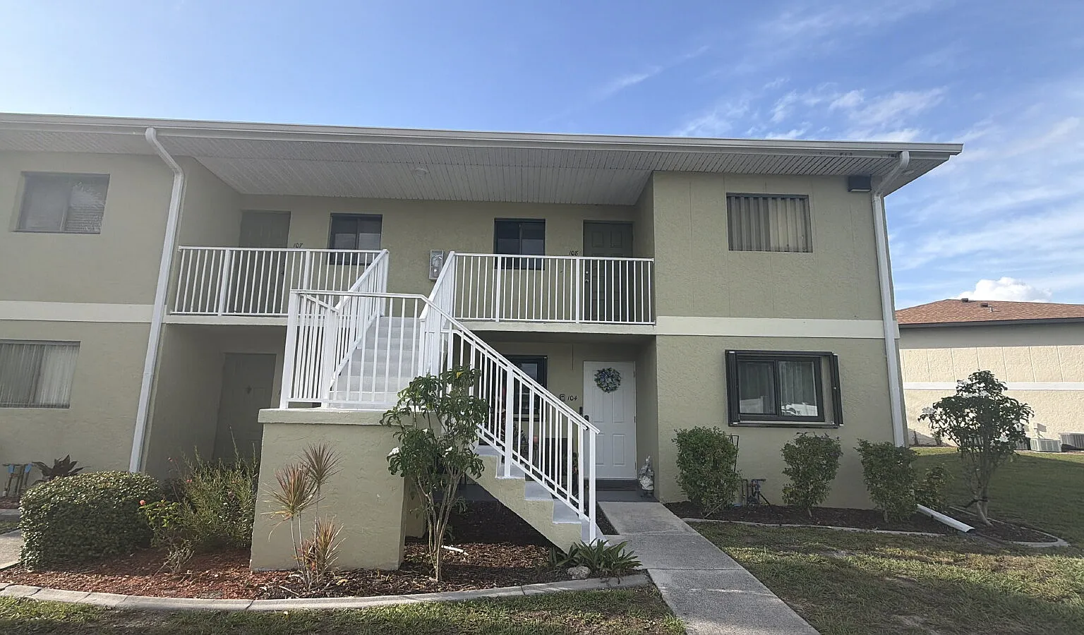 2 bed, 2.0 bath, 950 sqft, $1,350 — Photo 1