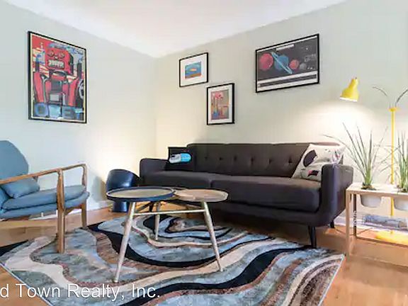 4th image of 951 Arbordale St