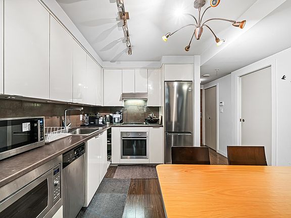 5th image of 161 Georgia St W #103