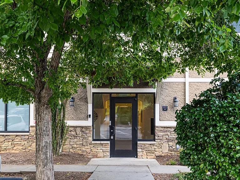 2 Monticello Village Dr #302 — Photo 33