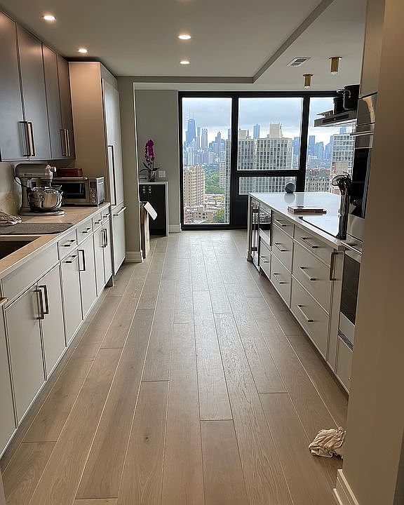 2nd image of 2500 N Lakeview Ave APT 2602