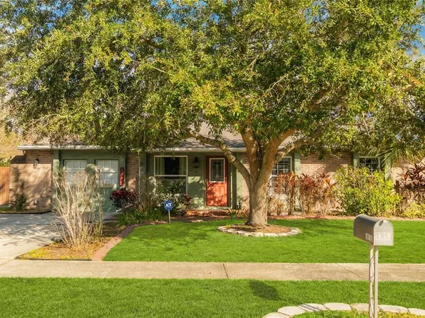 1813 Nova Dr, Valrico, FL 33596