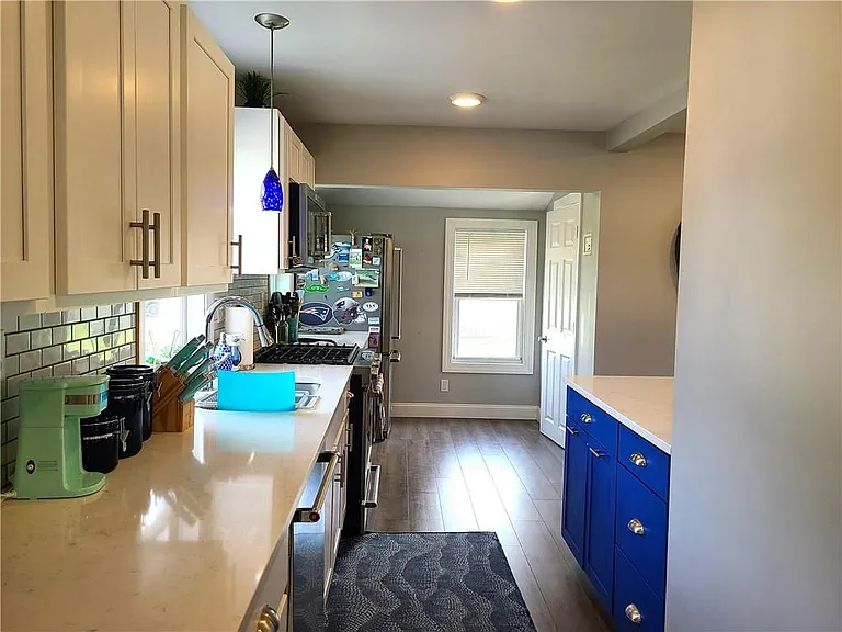 98 Alden Ave — Photo 10